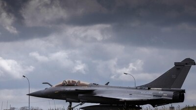 A French multirole fighter aircraft Rafale takes part in a practice session for a simulated landing on a aircraft carrier at the French Navy airbase of Landivisiau in Saint-Servais. (AFP) A French multirole fighter aircraft Rafale takes part in a practice session for a simulated landing on a aircraft carrier at the French Navy airbase of Landivisiau in Saint-Servais. (AFP)