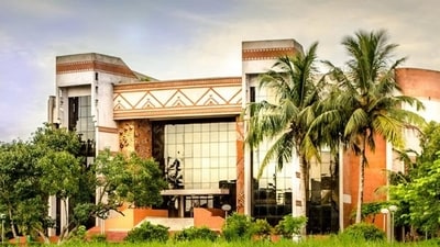 IIM Calcutta has advanced its reunion by a decade? A viral post claims so. IIM Calcutta has advanced its reunion by a decade? A viral post claims so.