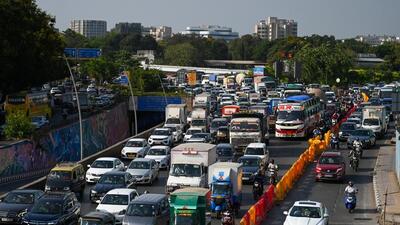 Mumbai, India. 28, 2025: On Monday, heavy traffic was on the Western Express Highway between Santacruz and Andheri due to the Santacruz flyover repair by MSRDC. Mumbai, India. Apr 28, 2025. (Photo by Raju Shinde/HT Photo) (Hindustan Times)
