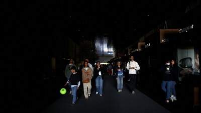 Tennis - Madrid Open - Park Manzanares, Madrid, Spain - April 28, 2025 Fans are seen after the matches get suspended due to a power outage REUTERS/Violeta Santos Moura (REUTERS)