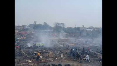 The fire consumed over 60 shanties in Faizullaganj (HT Photo) The fire consumed over 60 shanties in Faizullaganj (HT Photo)