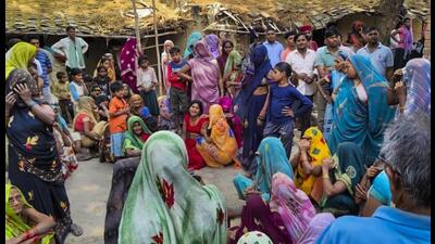 The wailing kin of those killed in Kaushambi mud mound collapse. (Agency) The wailing kin of those killed in Kaushambi mud mound collapse. (Agency)