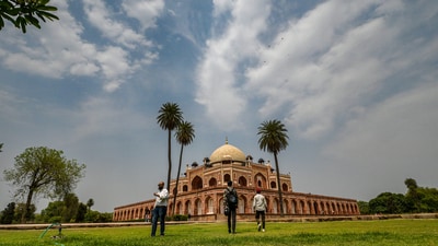People Enjoy at pleasant weather under the sky at Humayun Tomb  in New Delhi, India, on Saturday, April 26, 2025. (RAJ K RAJ/Hindustan Times)