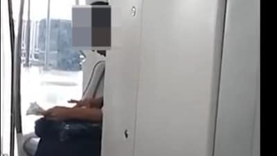 A woman was caught eating inside Bengaluru metro, BMRCL slapped ₹500 fine on her. A woman was caught eating inside Bengaluru metro, BMRCL slapped ₹500 fine on her.