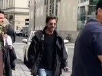 Shah Rukh Khan recently met an emotional fangirl in Germany. The actor hugged and blessed the fan. Shah Rukh Khan recently met an emotional fangirl in Germany. The actor hugged and blessed the fan.