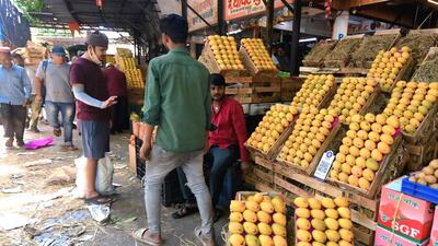 Ahead of Hindu festival Akshay Tritiya, mango lovers across Pune are facing a steep hike in price of their favourite summer fruit. (MAHENDRA KOLHE/HT) Ahead of Hindu festival Akshay Tritiya, mango lovers across Pune are facing a steep hike in price of their favourite summer fruit. (MAHENDRA KOLHE/HT)