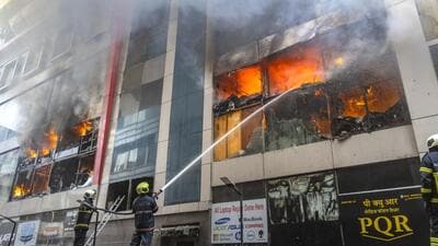 Mumbai, India - April 29, 2025: Fire broken out in the link square Mall at linking road, Bandra in Mumbai, India, on Tuesday, April 29, 2025. (Photo by Satish Bate/ Hindustan Times) (Hindustan Times) Mumbai, India - April 29, 2025: Fire broken out in the link square Mall at linking road, Bandra in Mumbai, India, on Tuesday, April 29, 2025. (Photo by Satish Bate/ Hindustan Times) (Hindustan Times)