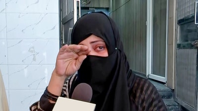 Several Pakistani nationals returning to their country have urged the Indian government to reconsider its decision to revoke all categories of visas issued to Pakistani citizens. (Video Grab/ANI) Several Pakistani nationals returning to their country have urged the Indian government to reconsider its decision to revoke all categories of visas issued to Pakistani citizens. (Video Grab/ANI)