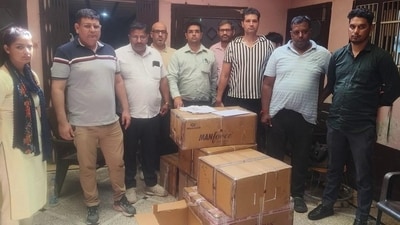 The accused (second from right) with the seized items in Kaithal. (HT Photo) The accused (second from right) with the seized items in Kaithal. (HT Photo)