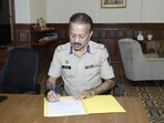 Deven Bharti will take charge as Mumbai police commissioner on Wednesday evening from incumbent Vivek Phansalkar. Deven Bharti will take charge as Mumbai police commissioner on Wednesday evening from incumbent Vivek Phansalkar.