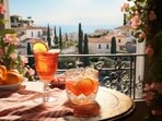 Create tasty cocktails and mocktails at home with your own garden herbs and produce. 