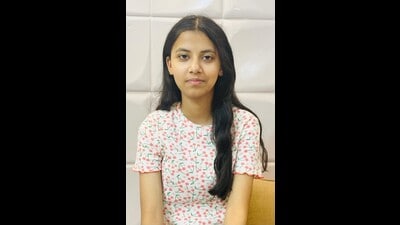 Akshara credited her success to her father, Pradip Saini. (HT) Akshara credited her success to her father, Pradip Saini. (HT)