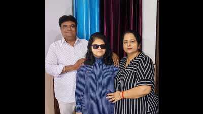 Baani Chawla, 16, with her parents. (Sourced) Baani Chawla, 16, with her parents. (Sourced)