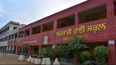 Balwinder Kaur, a local resident, claimed that her daughter was denied admission to Class 6 at Government Middle School, Meharban. (HT Photo for representation) Balwinder Kaur, a local resident, claimed that her daughter was denied admission to Class 6 at Government Middle School, Meharban. (HT Photo for representation)