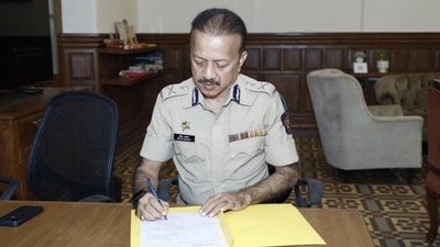 Deven Bharti will take charge as Mumbai police commissioner on Wednesday evening from incumbent Vivek Phansalkar. (ANI) Deven Bharti will take charge as Mumbai police commissioner on Wednesday evening from incumbent Vivek Phansalkar. (ANI)