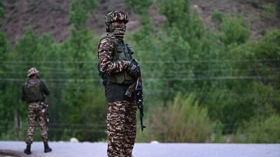 Kupwara and Uri sectors along the LoC are becoming volatile as Pakistani and Indian forces continue to exchange fire on the forward posts (HT File) Kupwara and Uri sectors along the LoC are becoming volatile as Pakistani and Indian forces continue to exchange fire on the forward posts (HT File)