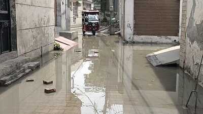 Sewage water overflows in the streets of Sundar Basti in Sangrur district in Wednesday. (HT Photo)