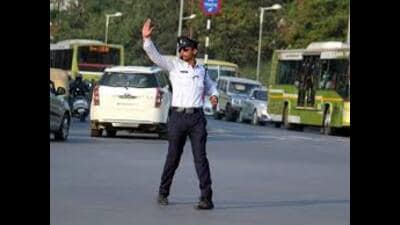 The offences for which compounding fines will be accepted include illegal parking, failure to present driving or pollution certificates, unauthorised operation of vehicles, overloading, misuse of permits and use of hand-held devices while driving. (For representation only) The offences for which compounding fines will be accepted include illegal parking, failure to present driving or pollution certificates, unauthorised operation of vehicles, overloading, misuse of permits and use of hand-held devices while driving. (For representation only)