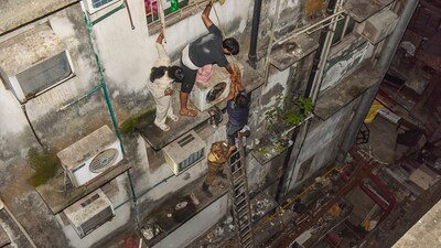 Fire fighters used hydraulic ladders to rescue those who assembled in the balconies. (PTI)