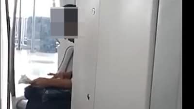 A woman was filmed eating inside Bengaluru metro, BMRCL slapped ₹500 fine on her. A woman was filmed eating inside Bengaluru metro, BMRCL slapped ₹500 fine on her.