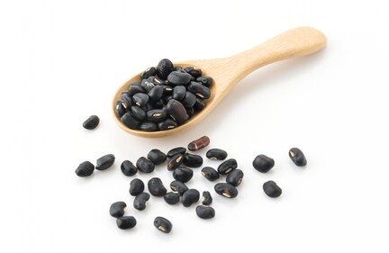 Black beans are high in fibre. (Freepik)