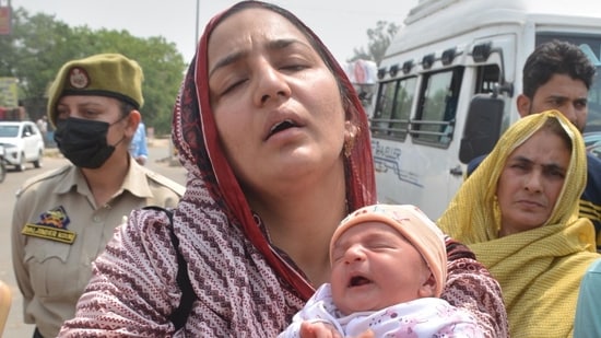 Pakistani citizen Sara Khan, mother of two kids, at the India-Pakistan Wagah border Post in Amritsar on Wednesday. (HT Photo)