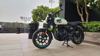The 2025 Royal Enfield Hunter 350 arrives with new colours, more features, and a much-needed updated rear suspension The 2025 Royal Enfield Hunter 350 arrives with new colours, more features, and a much-needed updated rear suspension
