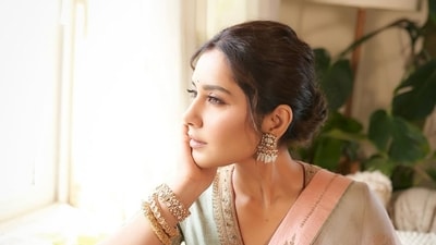 Raashii Khanna also rocked an ethnic look in a green and pink saree with pretty gold bangles. Raashii Khanna also rocked an ethnic look in a green and pink saree with pretty gold bangles.