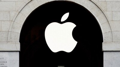 Apple has now come forward to reveal intricacies about how it sends threat notifications to its users. (Gonzalo Fuentes/Reuters)