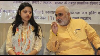 Himanshi Narwal and Karnal MLA Jagmohan Anand during the blood donation event on Thursday. (HT Photo)