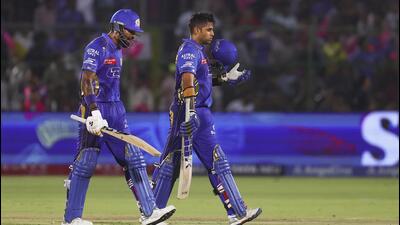 Mumbai Indians batters Suryakumar Yadav and Hardik Pandya. (PTI) Mumbai Indians batters Suryakumar Yadav and Hardik Pandya. (PTI)