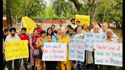 Some of the Group Home applicants and their family members protesting outside Punjab Raj Bhawan on Thursday, demanding intervention of UT administrator Gulab Chand Kataria in the matter. The social welfare department has issued notices, prohibiting families from challenging admission terms in court. (HT Photo)
