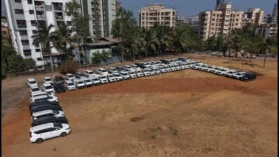 Two held for defrauding 1,375 people in car-rental scam Two held for defrauding 1,375 people in car-rental scam