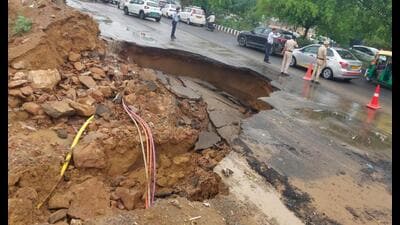 A portion of theSouthern Peripheral Road (SPR) caved in due to heavy rain in Gurugram on Friday. (Parveen Kumar/HT PHOTO)
