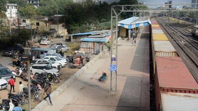 In a move aimed at easing congestion and operational challenges at Pune railway station, Muzaffarpur–Pune special has been shifted to Hadapsar (in pic). (HT FILE)