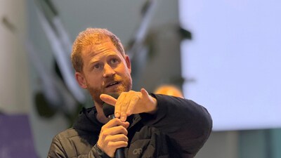 Britain's Prince Harry speaks to Ukrainian war veterans during his visit to Superhumans rehabilitation center near Lviv, Ukraine, April 10, 2025. (AP) Britain's Prince Harry speaks to Ukrainian war veterans during his visit to Superhumans rehabilitation center near Lviv, Ukraine, April 10, 2025. (AP)