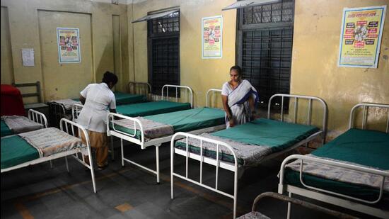 Many labour unions have raised allegations about ongoing exploitation of contractual sanitation workers at Regional Mental Hospital (RMH), Yerawada. (HT FILE)