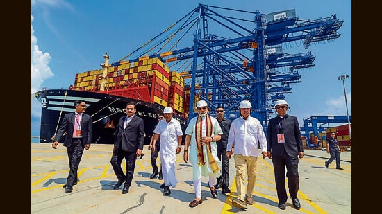 Prime Minister Narendra Modi with Kerala governor Rajendra Vishwanath Arlekar, CM Pinarayi Vijayan and Adani Group chairperson Gautam Adani in Thiruvananthapuram on Friday. (ANI)