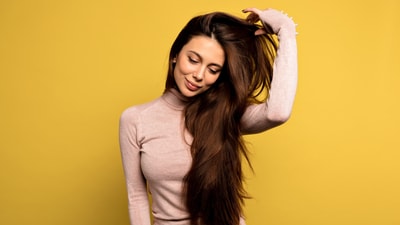 Frequent heat styling and tight hairstyles can weaken the hair shaft and damage follicles, leading to breakage and traction alopecia. Use heat protectants, loosen your hairstyles, and give your scalp breaks. (Freepik) Frequent heat styling and tight hairstyles can weaken the hair shaft and damage follicles, leading to breakage and traction alopecia. Use heat protectants, loosen your hairstyles, and give your scalp breaks. (Freepik)