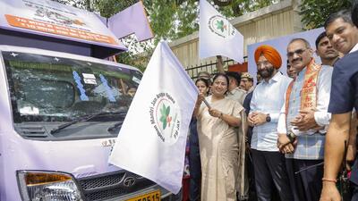 Delhi chief minister Rekha Gupta with Union minister Manjinder Singh Sirsa flag off the “Mobile Registration Campaign” of Ayushman Bharat at Community Center, DDA Flats, Munirka, New Delhi on Saturday. (HT Photo) Delhi chief minister Rekha Gupta with Union minister Manjinder Singh Sirsa flag off the “Mobile Registration Campaign” of Ayushman Bharat at Community Center, DDA Flats, Munirka, New Delhi on Saturday. (HT Photo)