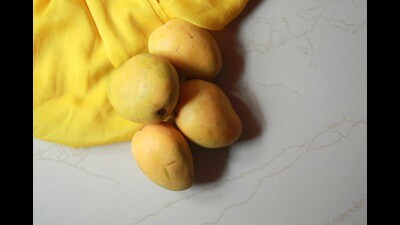 Mangoes making this season’s debut on middle-class India’s humble stage -- the thhele-wallahs and pheri-wallahs. (Shutterstock) Mangoes making this season’s debut on middle-class India’s humble stage -- the thhele-wallahs and pheri-wallahs. (Shutterstock)