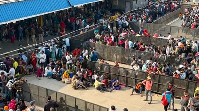 Delhi Fire Services received a call regarding an unattended bag lying at gate number 8 of the station. (Representative/Sanchit Khanna/ Hindustan Times)