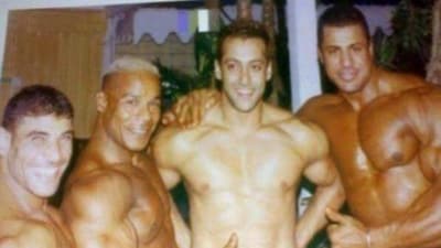 Salman Khan's old picture flaunting his ripped physique surfaces on the internet. Salman Khan's old picture flaunting his ripped physique surfaces on the internet.