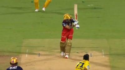 Virat Kohli smashes Khaleel Ahmed for two straight sixes (X) Virat Kohli smashes Khaleel Ahmed for two straight sixes (X)