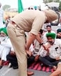 Police officials pacifying the protesters on Chandigarh road. The dharna was lifted after cops assured of necessary action. (HT Photo) Police officials pacifying the protesters on Chandigarh road. The dharna was lifted after cops assured of necessary action. (HT Photo)