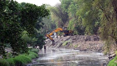 A drain near Anna Nagar slum in Indraprastha, New Delhi on Sunday. (Arvind Yadav/HT Photo) A drain near Anna Nagar slum in Indraprastha, New Delhi on Sunday. (Arvind Yadav/HT Photo)