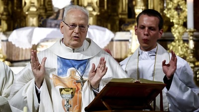 Cardinal Peter Erdo presides over Sunday Mass at the Basilica of Santa Francesca Romana, ahead of the Conclave and the election of the new pope, which will start on May 7, in Rome, Italy, May 4, 2025. REUTERS/Yara Nardi (REUTERS)