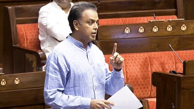 Milind Deora said that the state needed warriors on duty and not "part-time netas". (PTI file photo) Milind Deora said that the state needed warriors on duty and not "part-time netas". (PTI file photo)