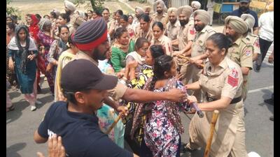 Teachers being stopped by the police during a march to chief minister Bhagwant Mann’s house in Sangrur on Sunday. (HT Photo) Teachers being stopped by the police during a march to chief minister Bhagwant Mann’s house in Sangrur on Sunday. (HT Photo)