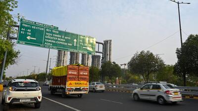 The authority has already issued a tender for the work, and interested companies can apply by May 15. The safety work will begin near Sector-14A and cover the rest of the expressway. (Sunil Ghosh/HT Photo)